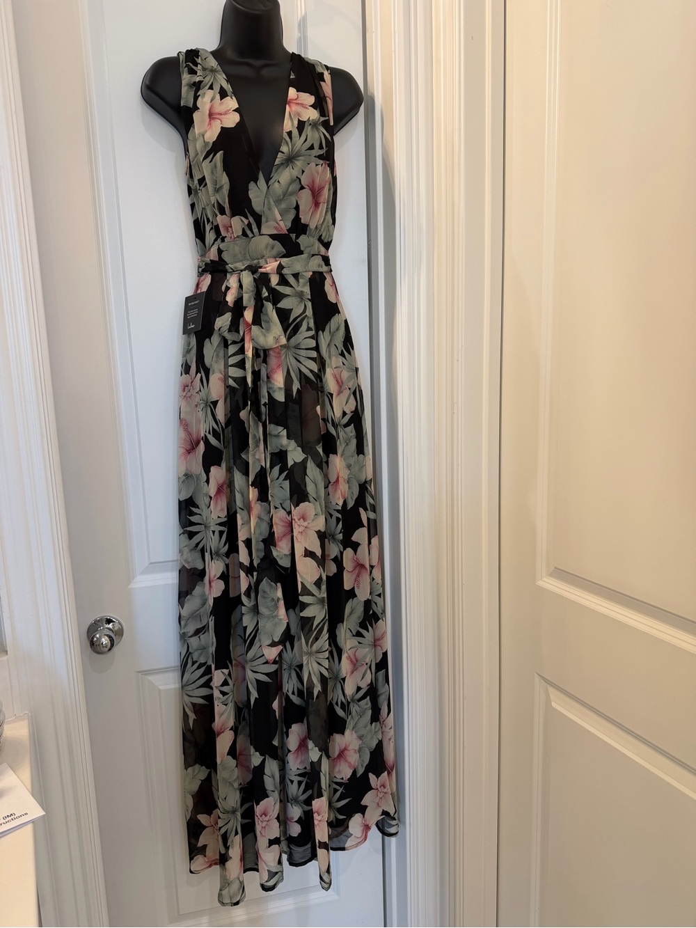 Lulus Awaken My Love Black Floral Maxi Dress Size Small NWT
